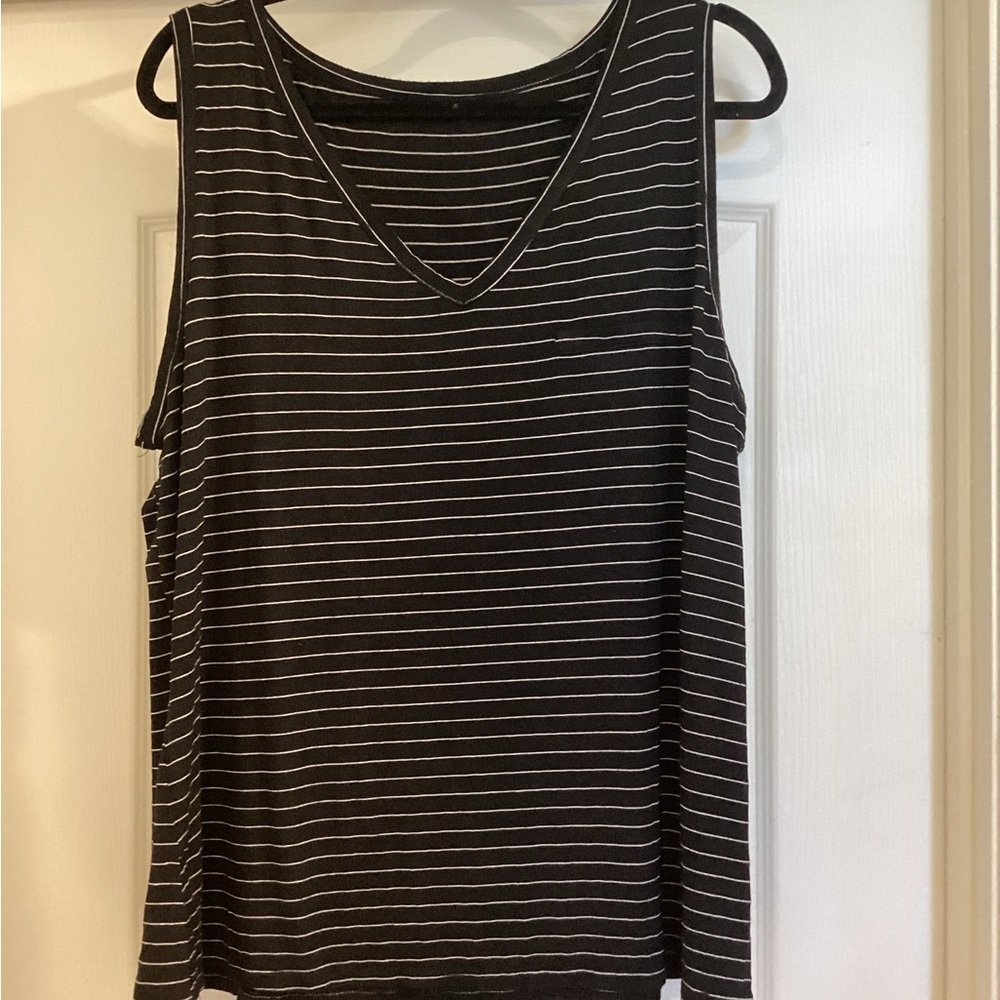 Chic Black and White Striped Women's Tank Top